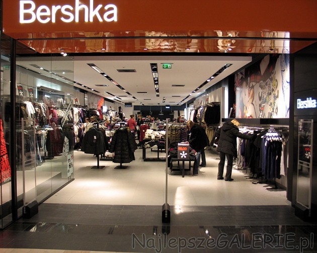 Bershka (Бершка) сеть магазинов мужской и женской одежды, обуви и аксессуаров