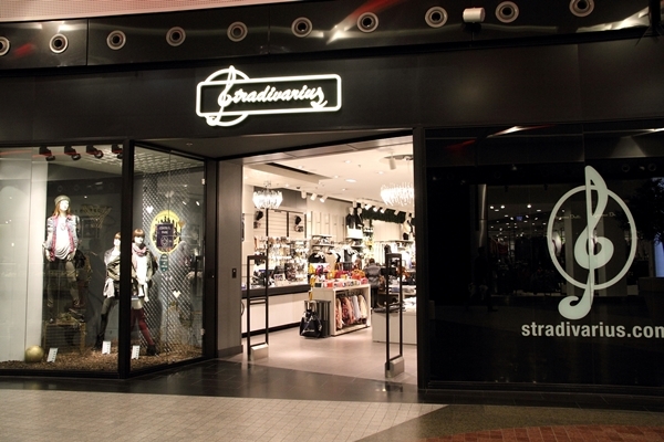 Stradivarius - магазин одягу, взуття та аксесуарів в Польщі