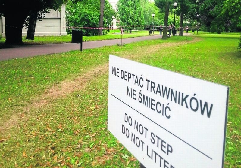 Таблички та написи на вулиці польською мовою з перекладом