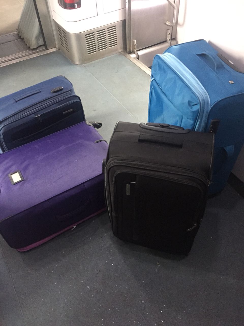 контрабанда сигарет в поїзді