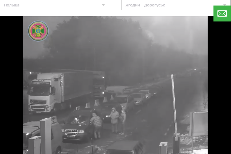 черга на кордоні