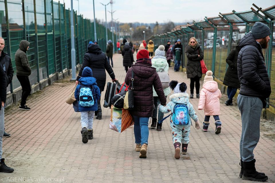 помощь беженцам в польше 2022