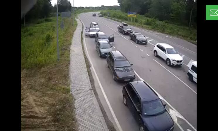черга на кордоні