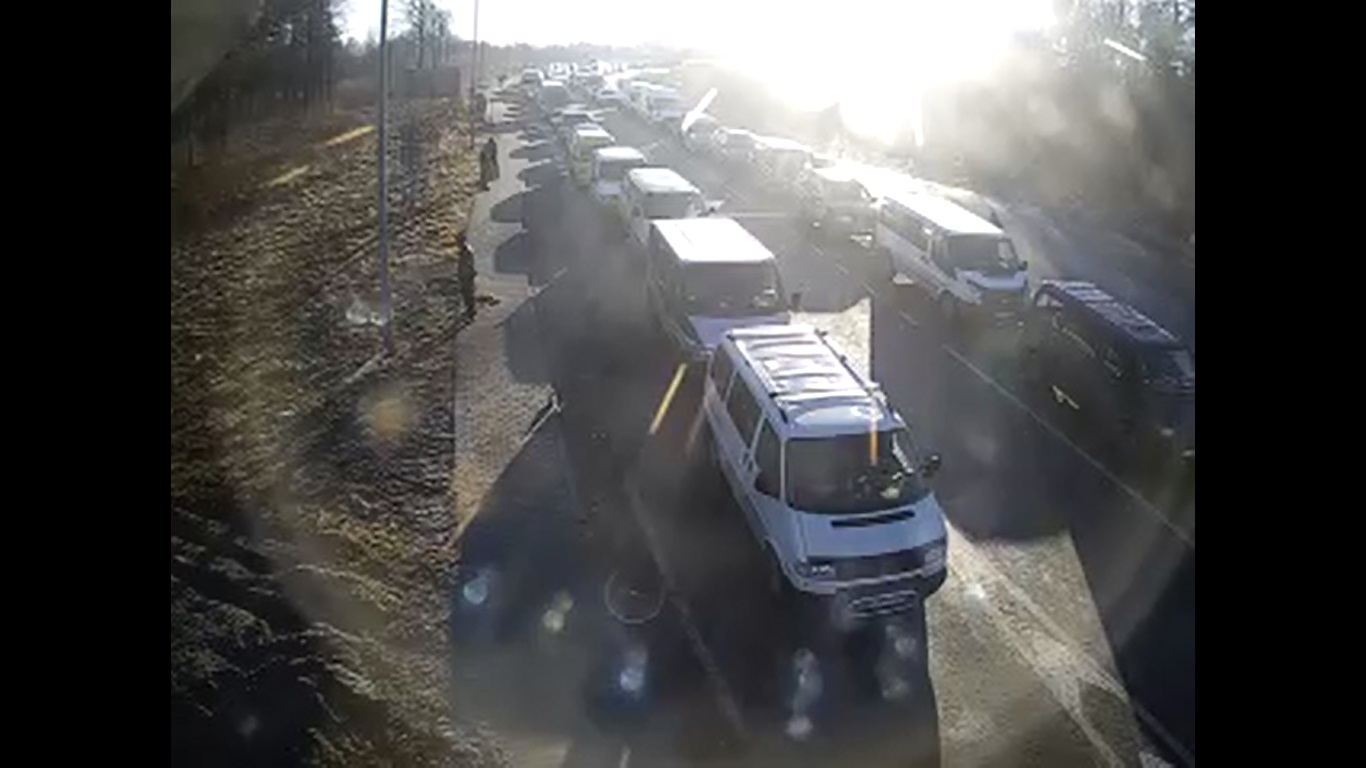 черга на кордоні