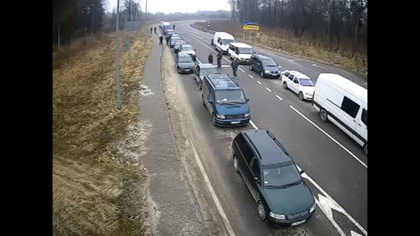 черга на кордоні