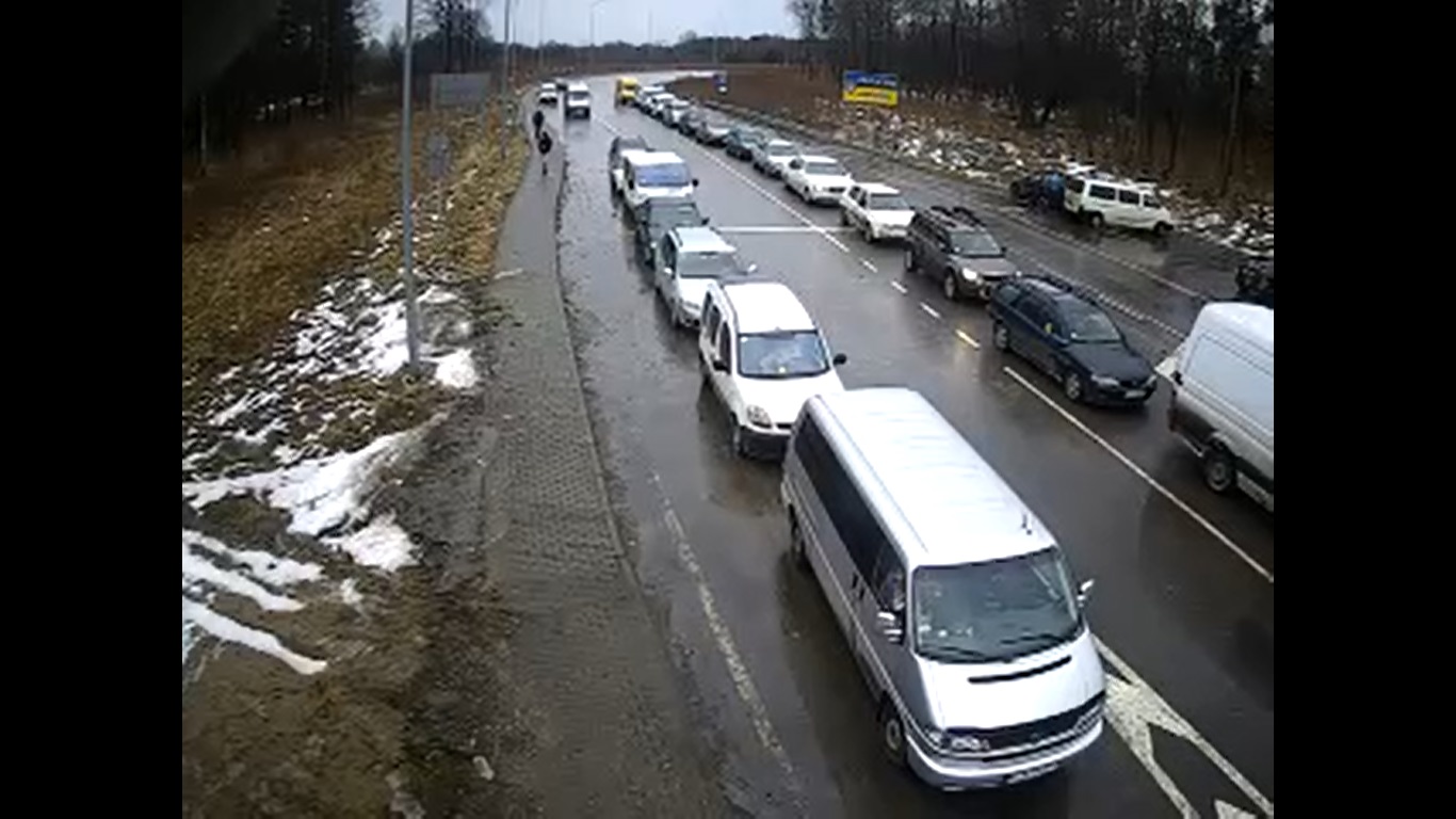 черга на кордоні