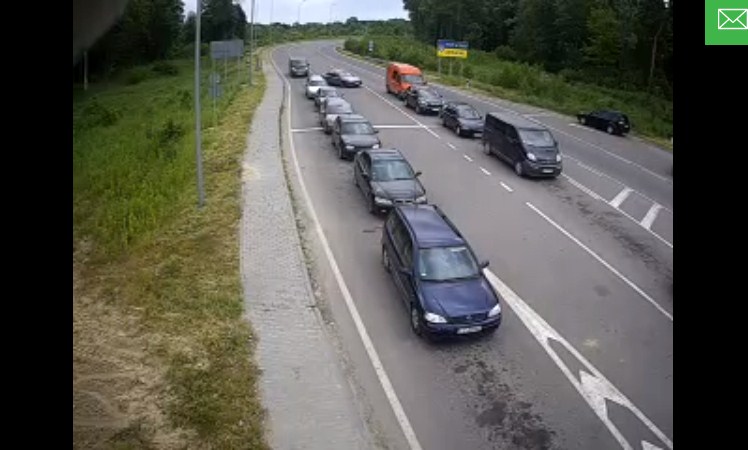 черга на кордоні
