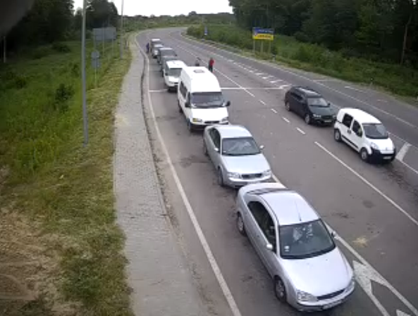 черга на кордоні