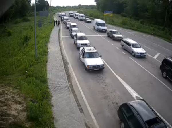 черга на кордоні