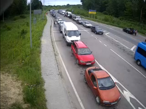 черга на кордоні