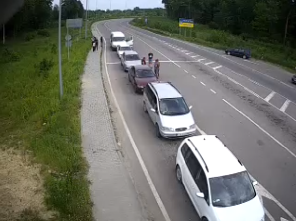 черга на кордоні