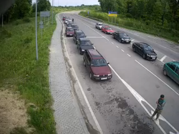 черга на кордоні