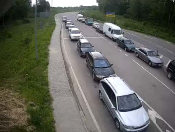 черга на кордоні