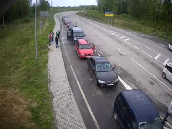 черга на кордоні