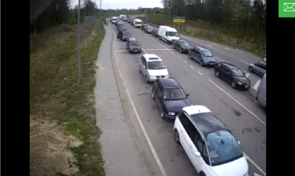черга на кордоні