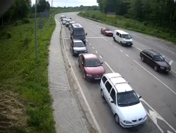 черга на кордоні